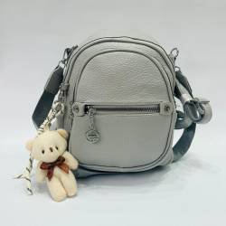 MOCHILA ECO CUERO C/CHARM